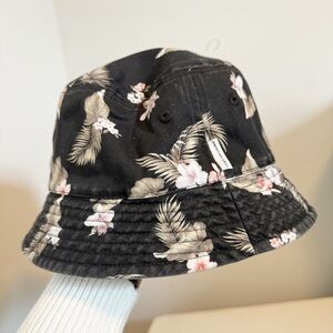 Reversible Bucket Hat American Eagle NWT